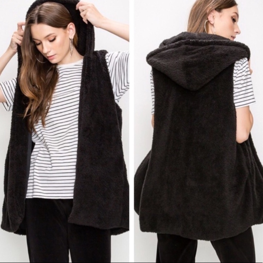NWT black Sherpa teddy vest with hood
